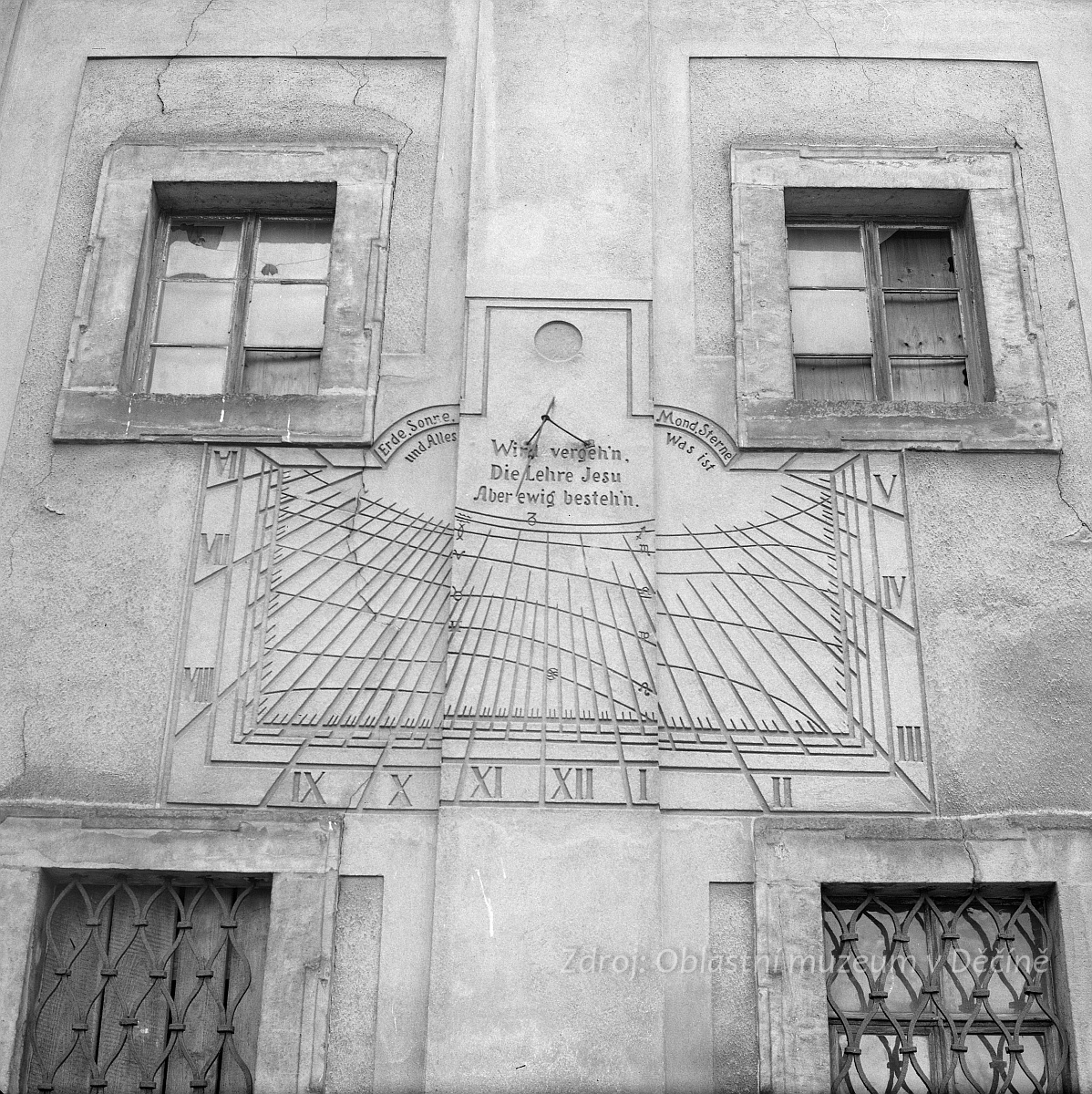 Kerhartice, sluneční hodiny na kostele sv. Máří Magdalény