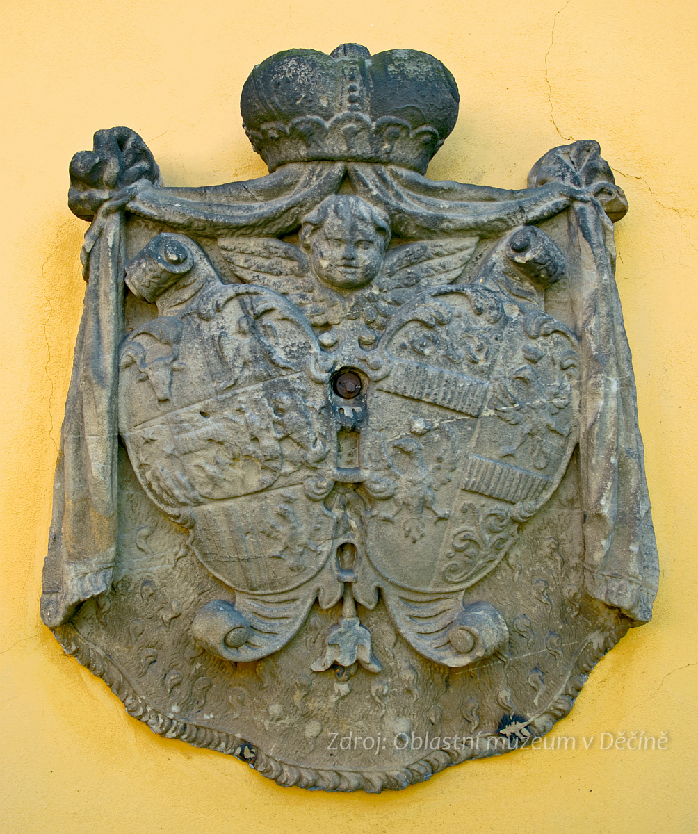 Alianční znak Lobkowiczů v lapidáriu Oblastního muzea v Děčíně; původně na kostele sv. Bartoloměje v Rychnově